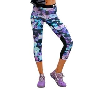 Nike Pro Training Dri-FIT Floral Capri Leggings Size Small